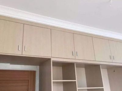 安装定制衣柜，衣柜和天花板之间的缝隙怎么处理？
